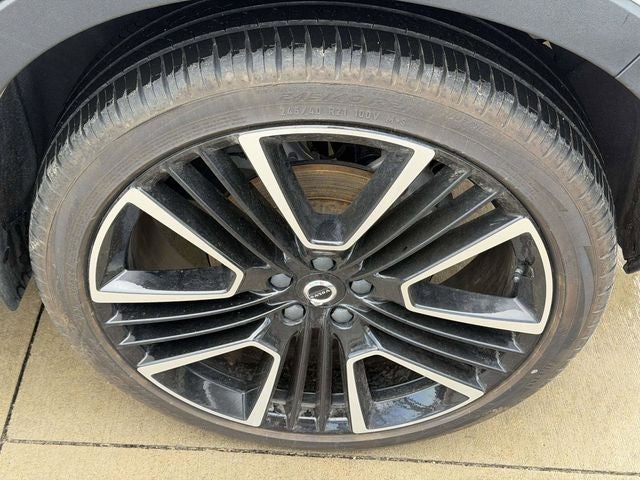 2023 Volvo XC40 B5 Plus Dark Theme