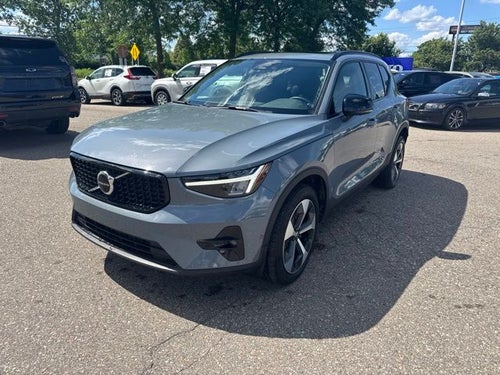 2023 Volvo XC40 B5 Plus Dark Theme