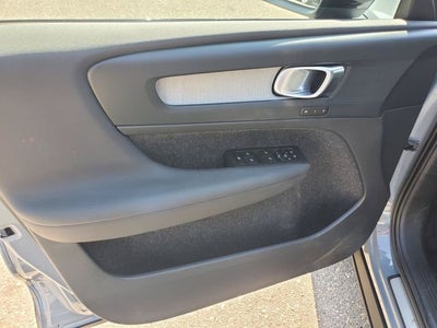 2023 Volvo XC40 B5 Plus Dark Theme