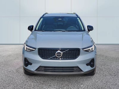 2023 Volvo XC40 B5 Plus Dark Theme