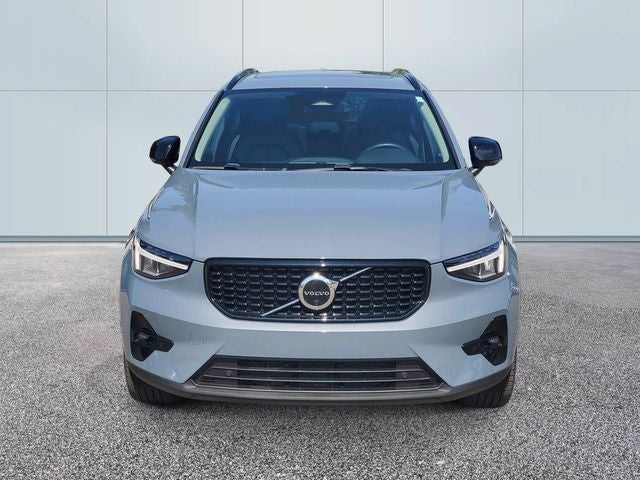 2023 Volvo XC40 B5 Plus Dark Theme