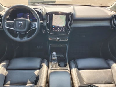 2023 Volvo XC40 B5 Plus Dark Theme