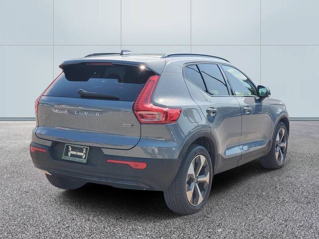 2023 Volvo XC40 B5 Plus Dark Theme