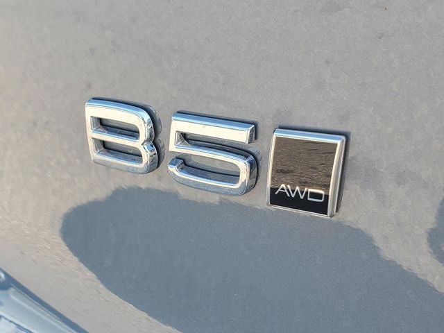 2023 Volvo XC40 B5 Plus Dark Theme