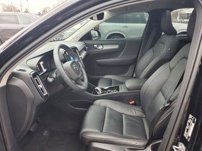 2023 Volvo XC40 B5 Plus Dark Theme