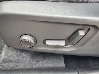 2023 Volvo XC40 B5 Plus Dark Theme