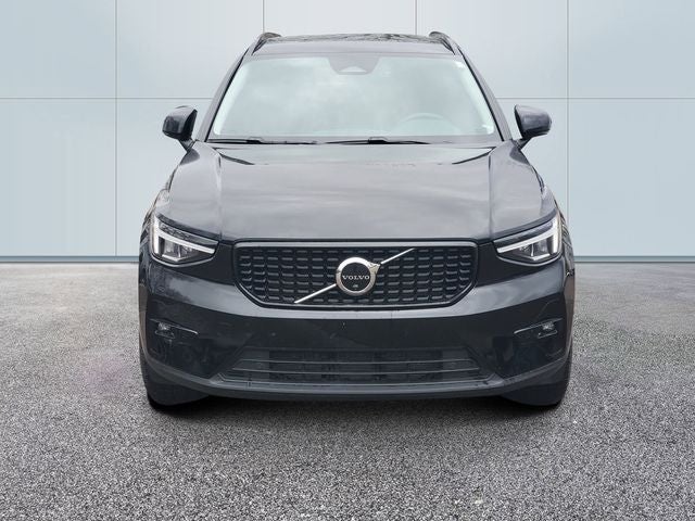 2023 Volvo XC40 B5 Plus Dark Theme