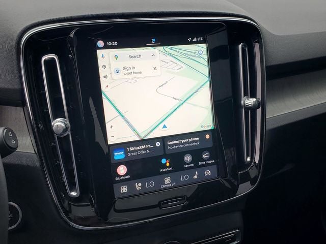 2023 Volvo XC40 B5 Plus Dark Theme