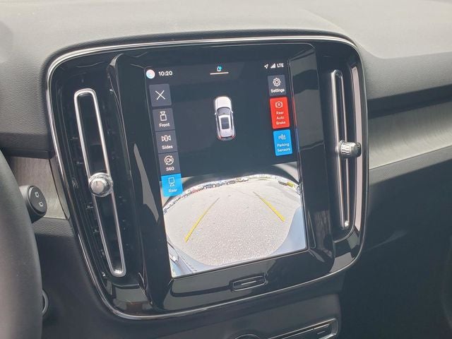 2023 Volvo XC40 B5 Plus Dark Theme