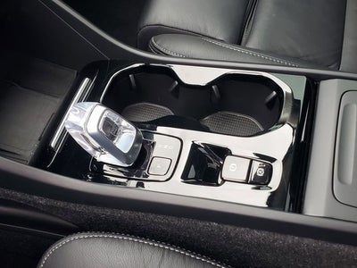 2023 Volvo XC40 B5 Plus Dark Theme