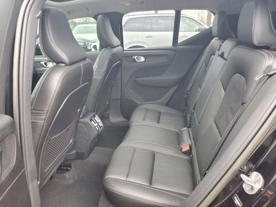 2023 Volvo XC40 B5 Plus Dark Theme