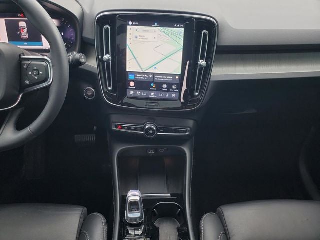 2023 Volvo XC40 B5 Plus Dark Theme