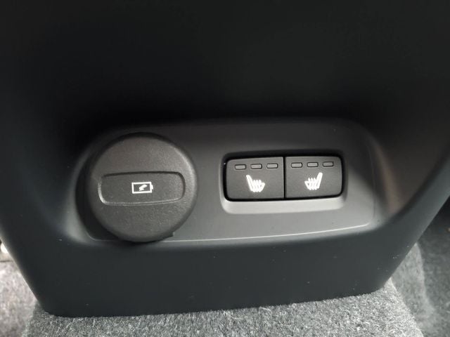 2023 Volvo XC40 B5 Plus Dark Theme