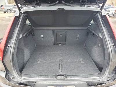 2023 Volvo XC40 B5 Plus Dark Theme