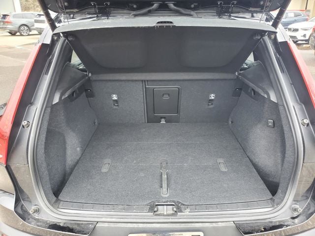 2023 Volvo XC40 B5 Plus Dark Theme