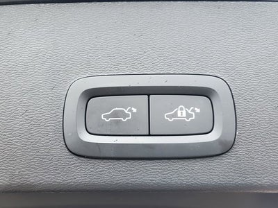 2023 Volvo XC40 B5 Plus Dark Theme