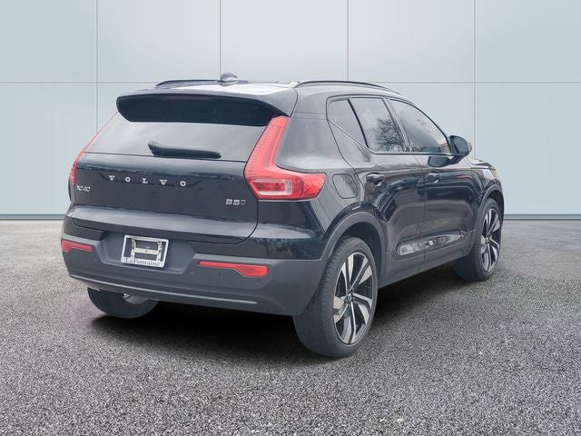 2023 Volvo XC40 B5 Plus Dark Theme