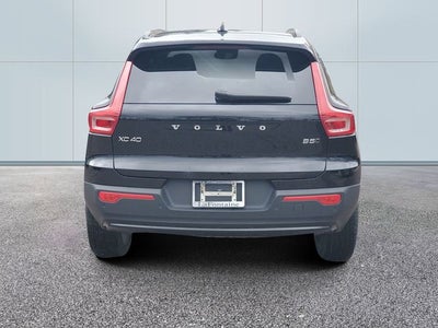 2023 Volvo XC40 B5 Plus Dark Theme