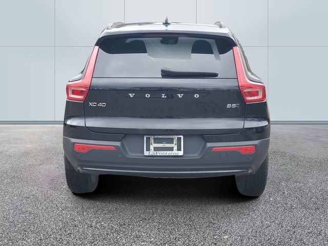 2023 Volvo XC40 B5 Plus Dark Theme