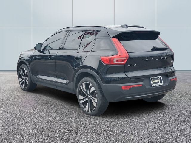 2023 Volvo XC40 B5 Plus Dark Theme