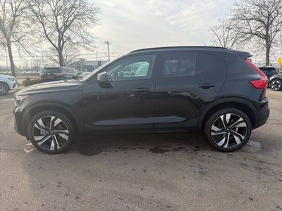 2023 Volvo XC40 B5 Plus Dark Theme