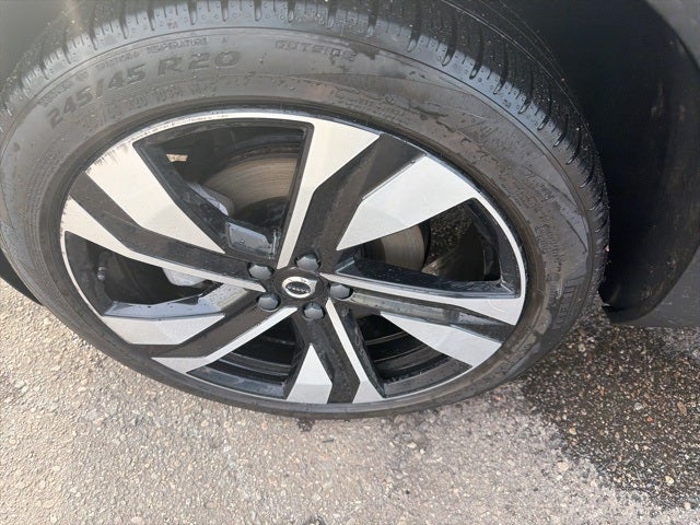 2023 Volvo XC40 B5 Plus Dark Theme