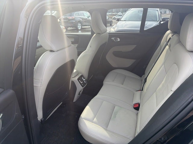2023 Volvo XC40 B5 Plus Dark Theme