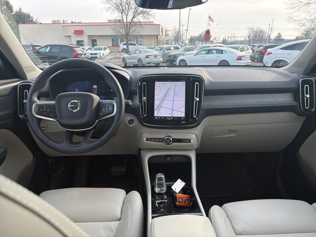 2023 Volvo XC40 B5 Plus Dark Theme