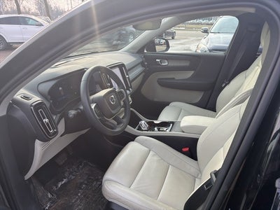 2023 Volvo XC40 B5 Plus Dark Theme