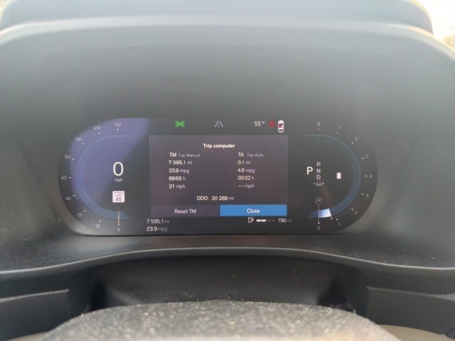 2023 Volvo XC40 B5 Plus Dark Theme