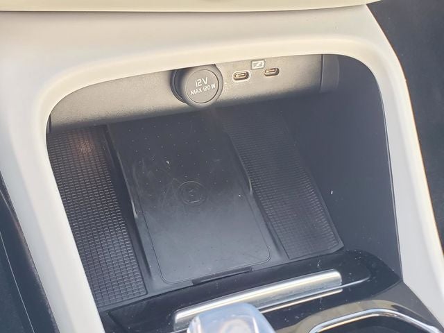 2023 Volvo XC40 B5 Plus Dark Theme