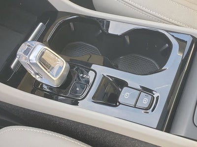 2023 Volvo XC40 B5 Plus Dark Theme