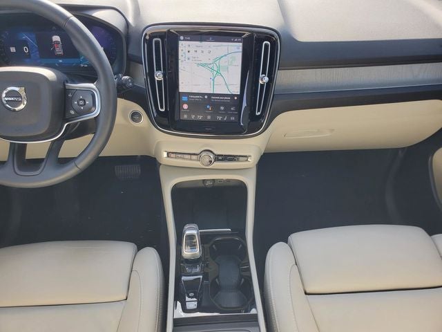 2023 Volvo XC40 B5 Plus Dark Theme