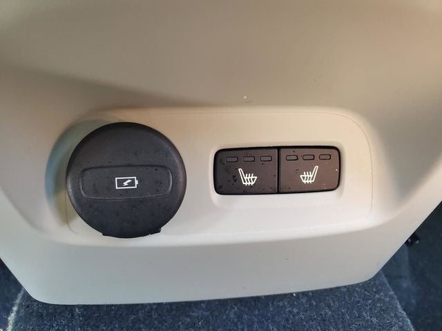 2023 Volvo XC40 B5 Plus Dark Theme