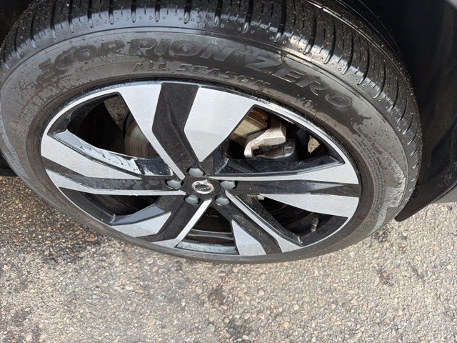 2023 Volvo XC40 B5 Plus Dark Theme