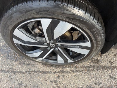 2023 Volvo XC40 B5 Plus Dark Theme