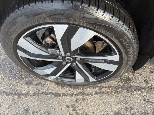 2023 Volvo XC40 B5 Plus Dark Theme