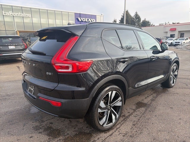 2023 Volvo XC40 B5 Plus Dark Theme