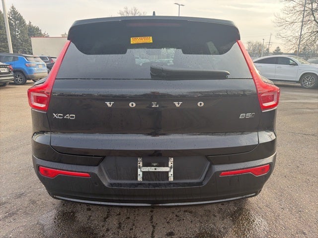 2023 Volvo XC40 B5 Plus Dark Theme