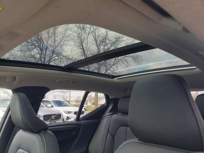 2023 Volvo XC40 B5 Plus Dark Theme