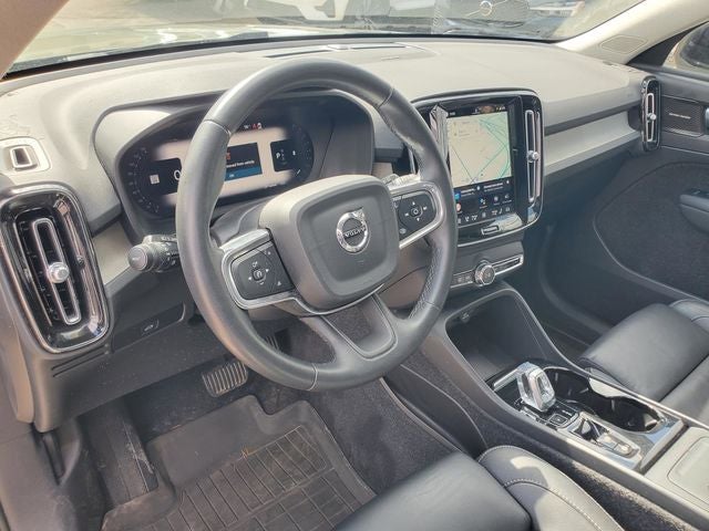 2023 Volvo XC40 B5 Plus Dark Theme