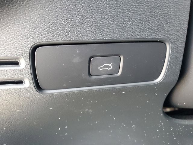 2023 Volvo XC40 B5 Plus Dark Theme