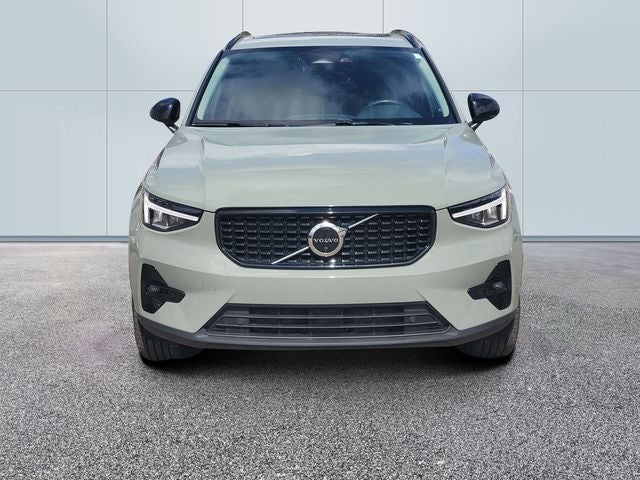 2023 Volvo XC40 B5 Plus Dark Theme