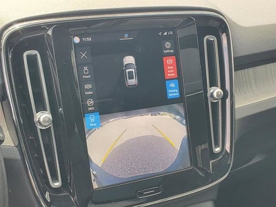 2023 Volvo XC40 B5 Plus Dark Theme