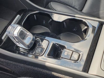 2023 Volvo XC40 B5 Plus Dark Theme