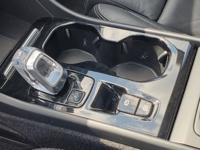 2023 Volvo XC40 B5 Plus Dark Theme