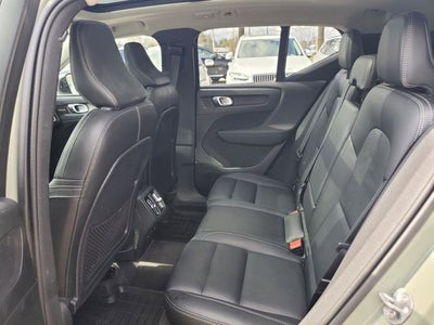 2023 Volvo XC40 B5 Plus Dark Theme