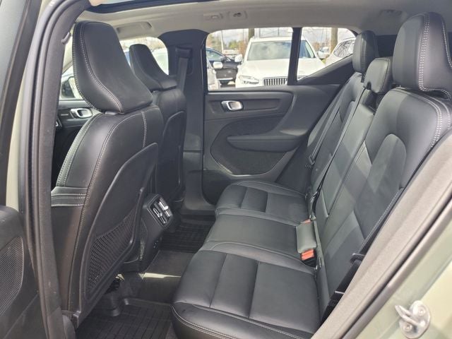 2023 Volvo XC40 B5 Plus Dark Theme