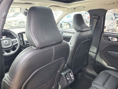 2023 Volvo XC40 B5 Plus Dark Theme