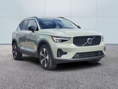 2023 Volvo XC40 B5 Plus Dark Theme